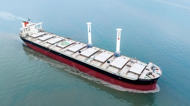 Сapesize балкер MOL вперше обладнали роторними вітрилами