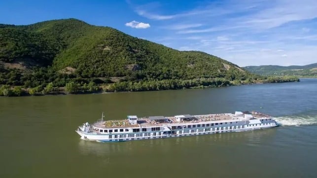 Річковий лайнер Crystal cruise