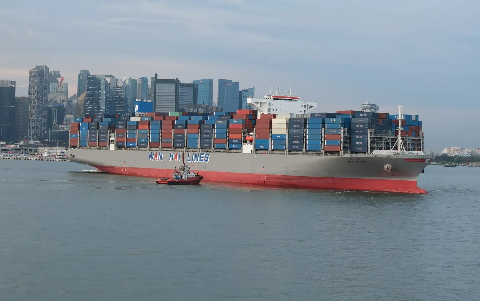 Bulk carrier and container ship collide near Guangzhou