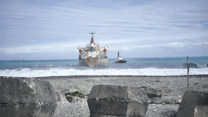 Tug crew rescued in Taiwan after grounded bulker Incident