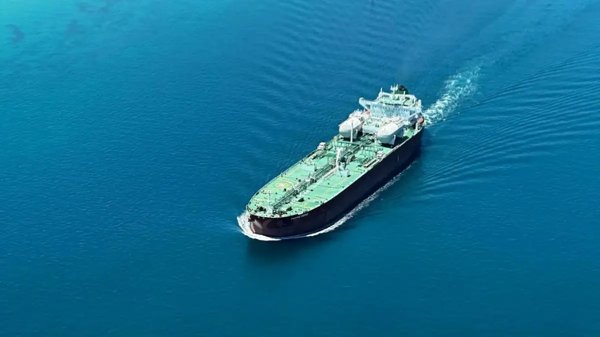 Shadow fleet tankers reflag to Russia amid US seizures