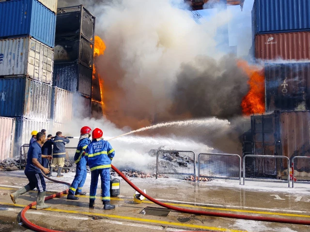 Major fire destroys 20 containers at Karachi Port