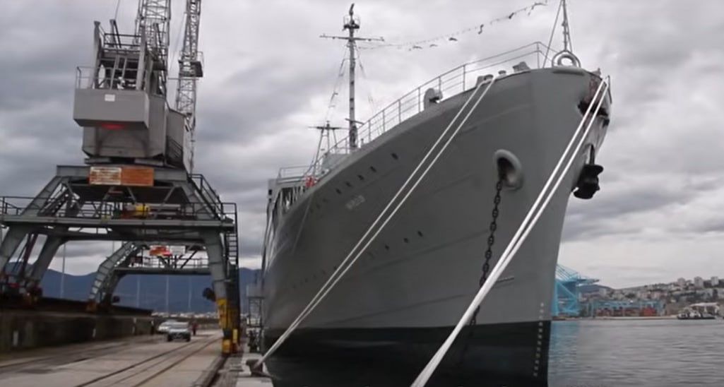Freighter strikes historic yacht Galeb in Rijeka harbor