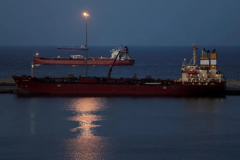 Strait of Hormuz shipping disruption traps 20,000 seafarers