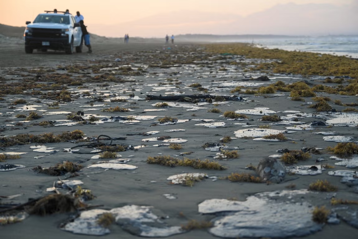 Mexico hunts tanker responsible for Gulf oil spill