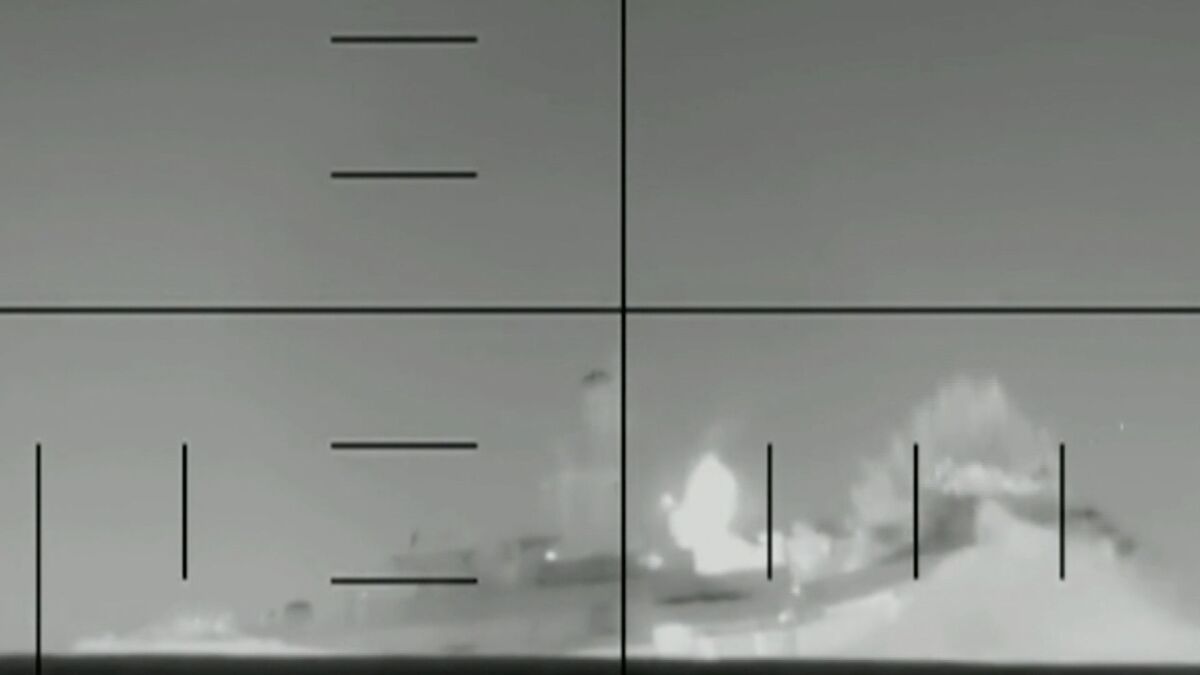 US submarine sinks Iranian frigate IRIS Dena near Sri Lanka leaving dozens dead
