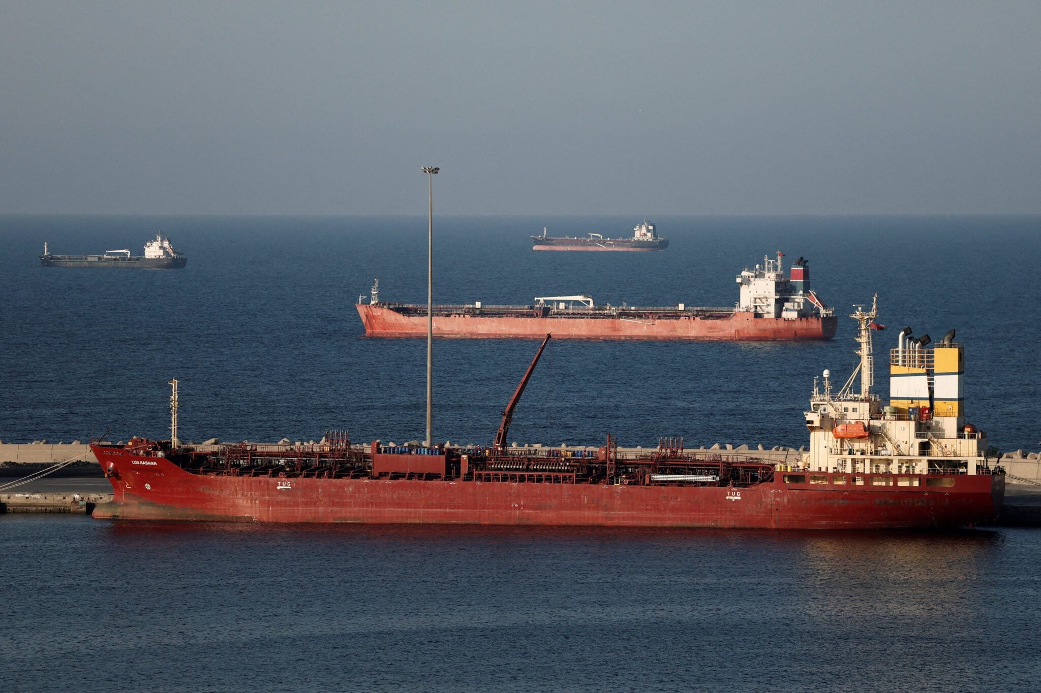 US blockade Strait of Hormuz targets Iranian shipping
