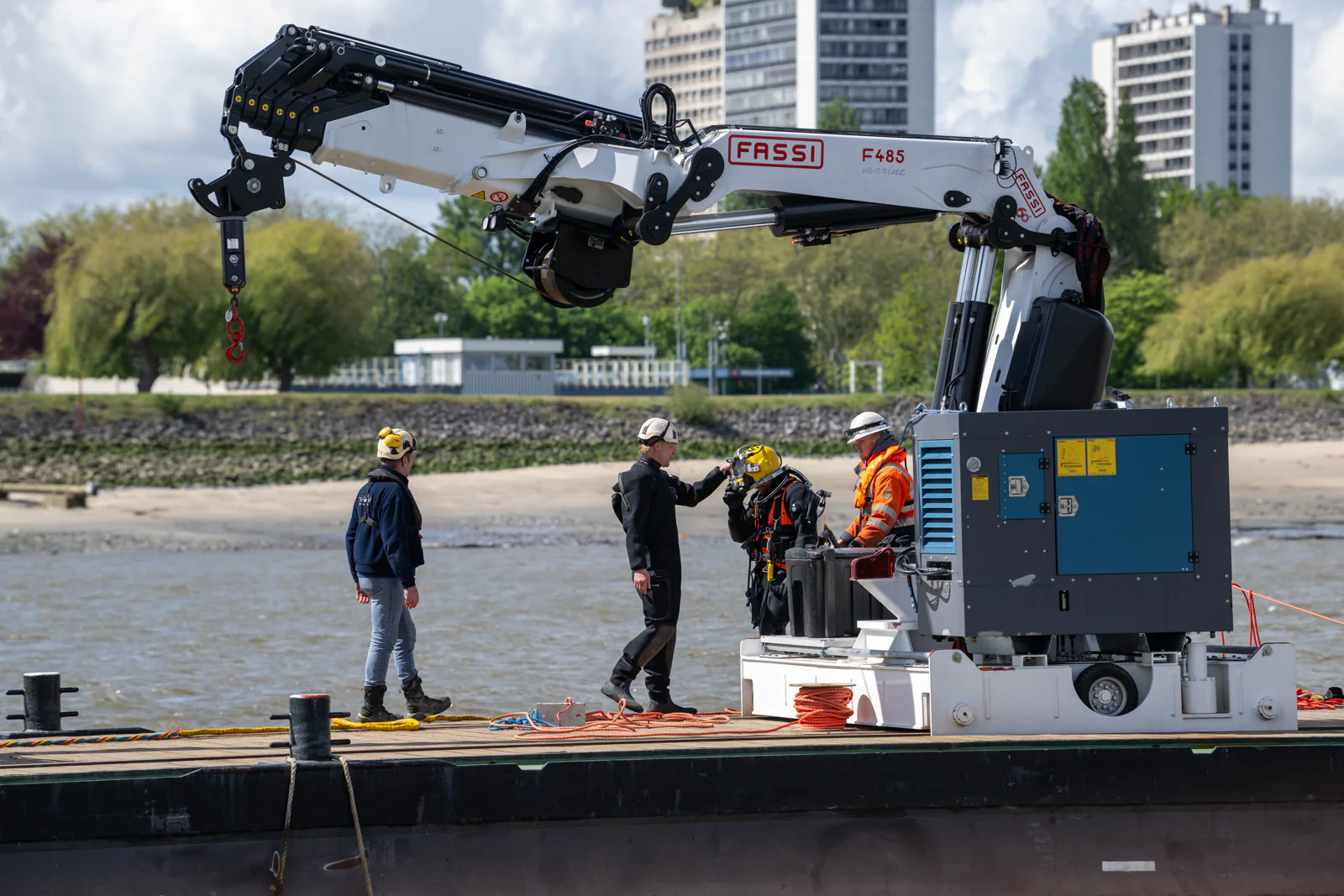 Inland cargo vessel sinks near Antwerp