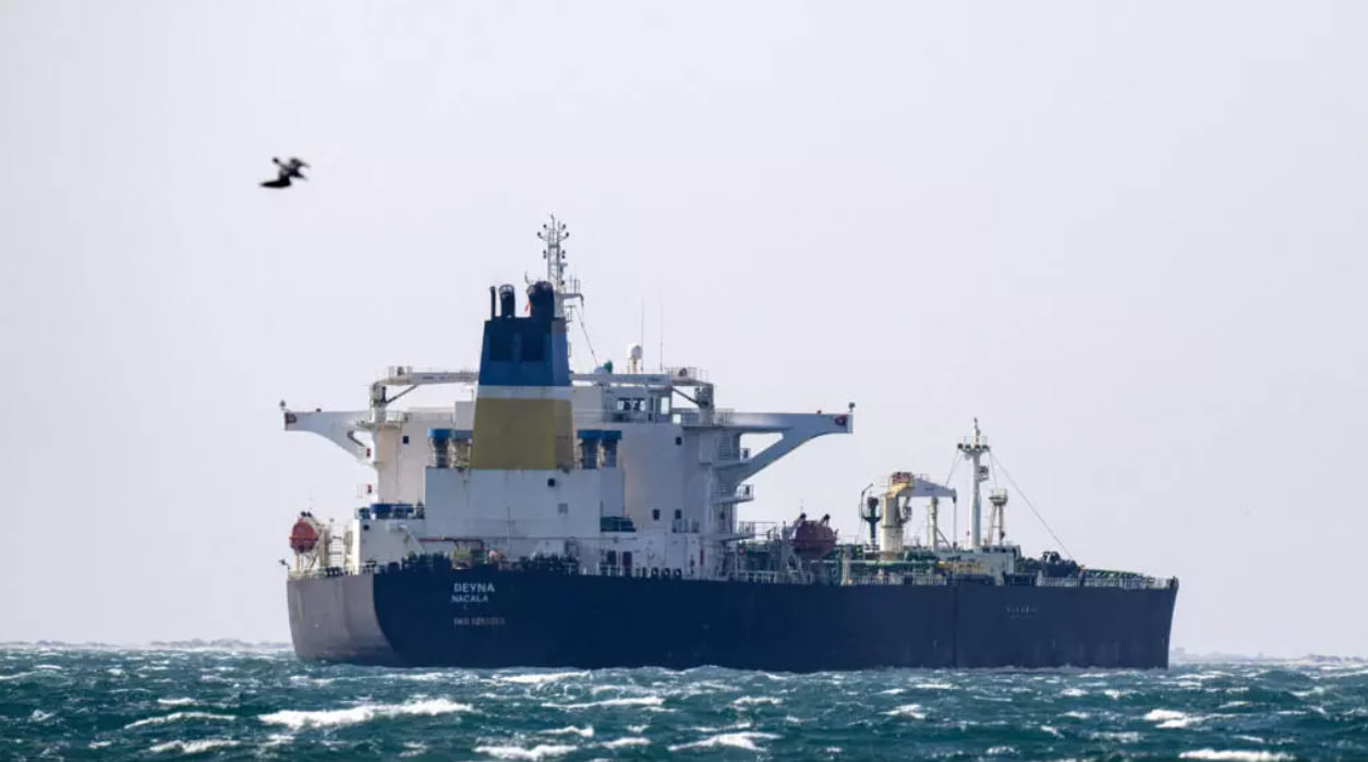 France fines shadow fleet tanker over false flag