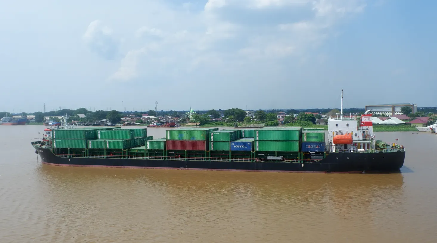 Containers lost after Mahakam River collision