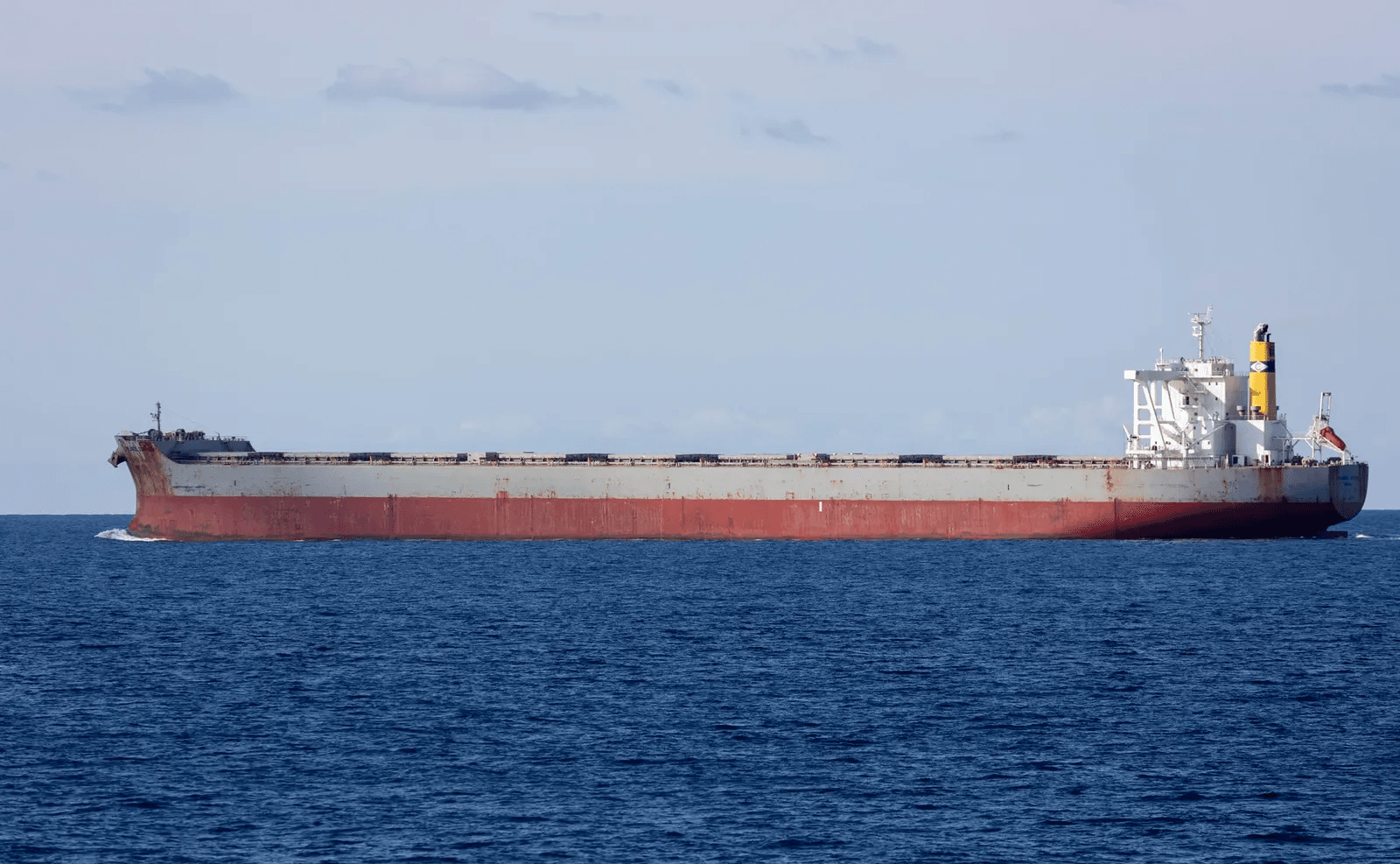 Two bulk carriers damaged in collision in Singapore Strait