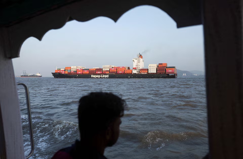 India halts seafarer deployment on Hormuz voyages