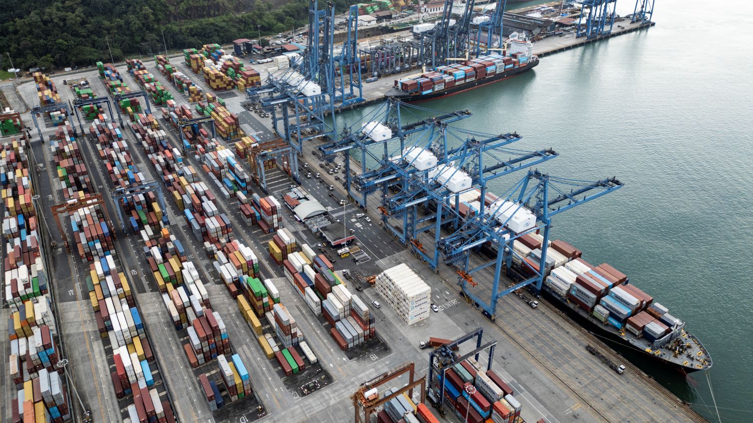 Panama arrests 26 port workers in cocaine smuggling probe