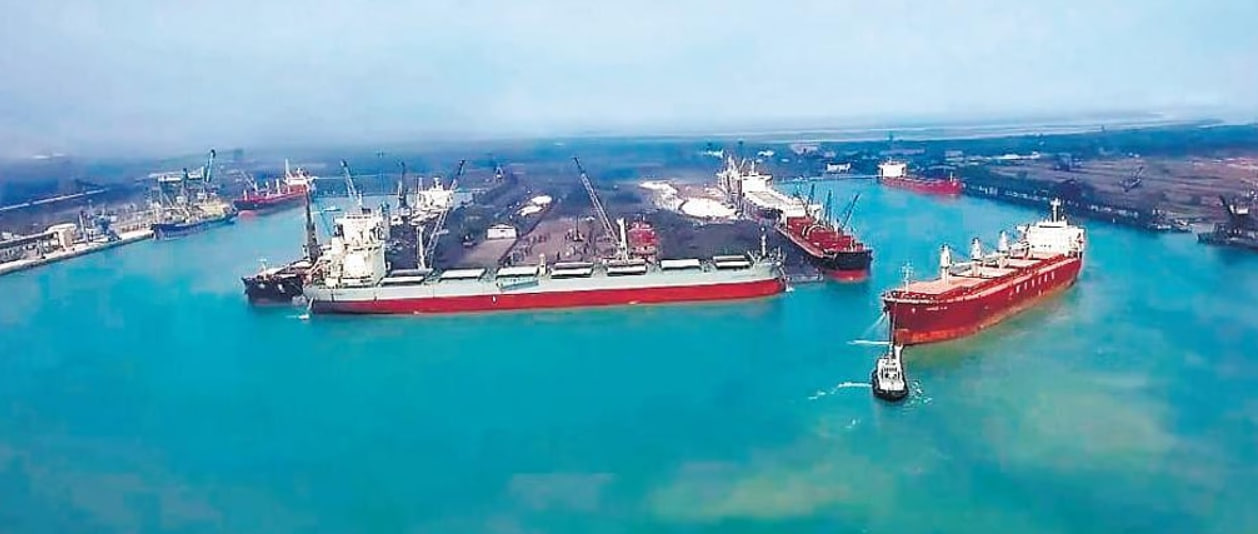 Bulk carrier African SJB damaged during loading at Paradip Port