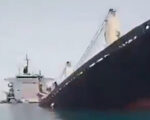 Bulk carrier breaks apart off Bandar Abbas
