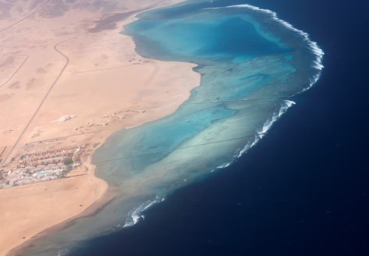 Houthis weigh Bab el-Mandeb transit fees for shipping
