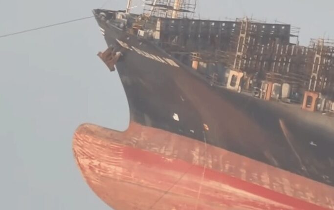 MSC Silvana VIII partially sinks off Zhoushan