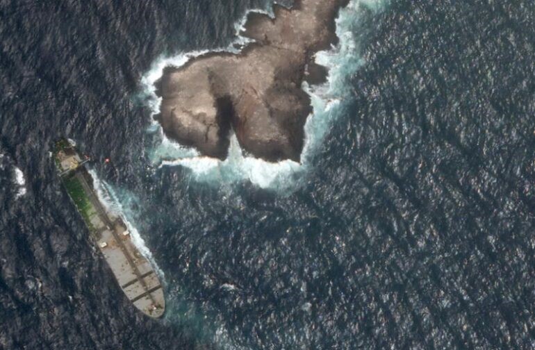 Oil spill from tanker off Oman threatens marine reserve