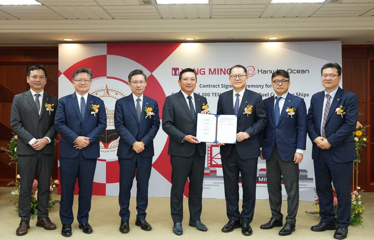 Yang Ming orders six LNG dual-fuel containerships