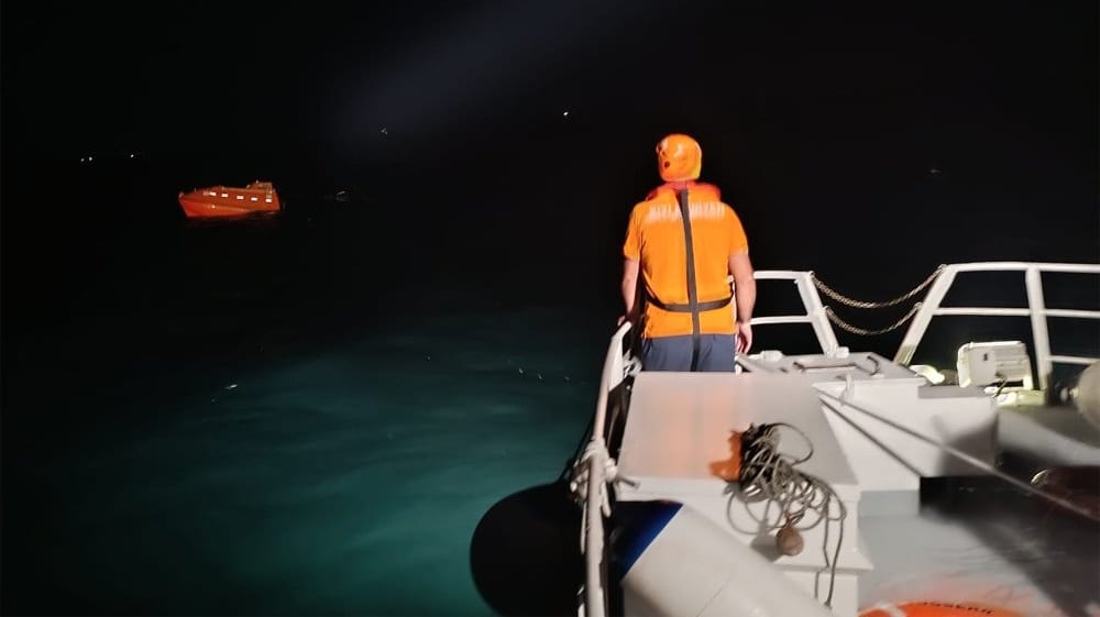 10 crew missing after Marmara Sea ship collision
